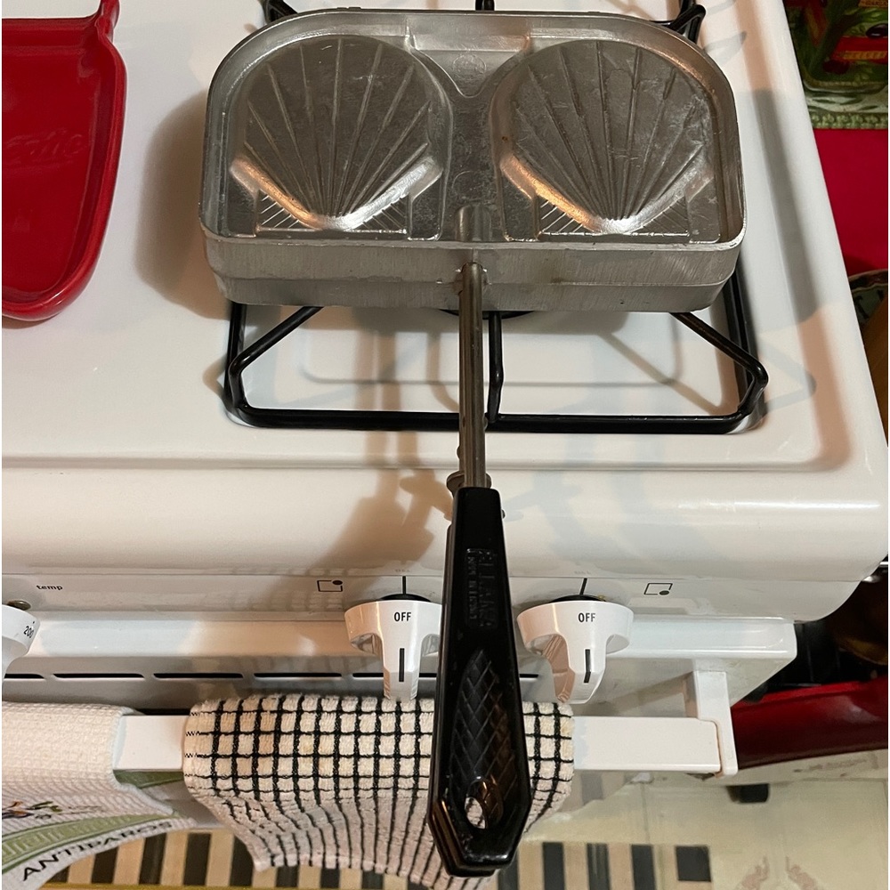 SEFAMA Vintage Stove Top Aluminum Seashell Design Sandwich Maker